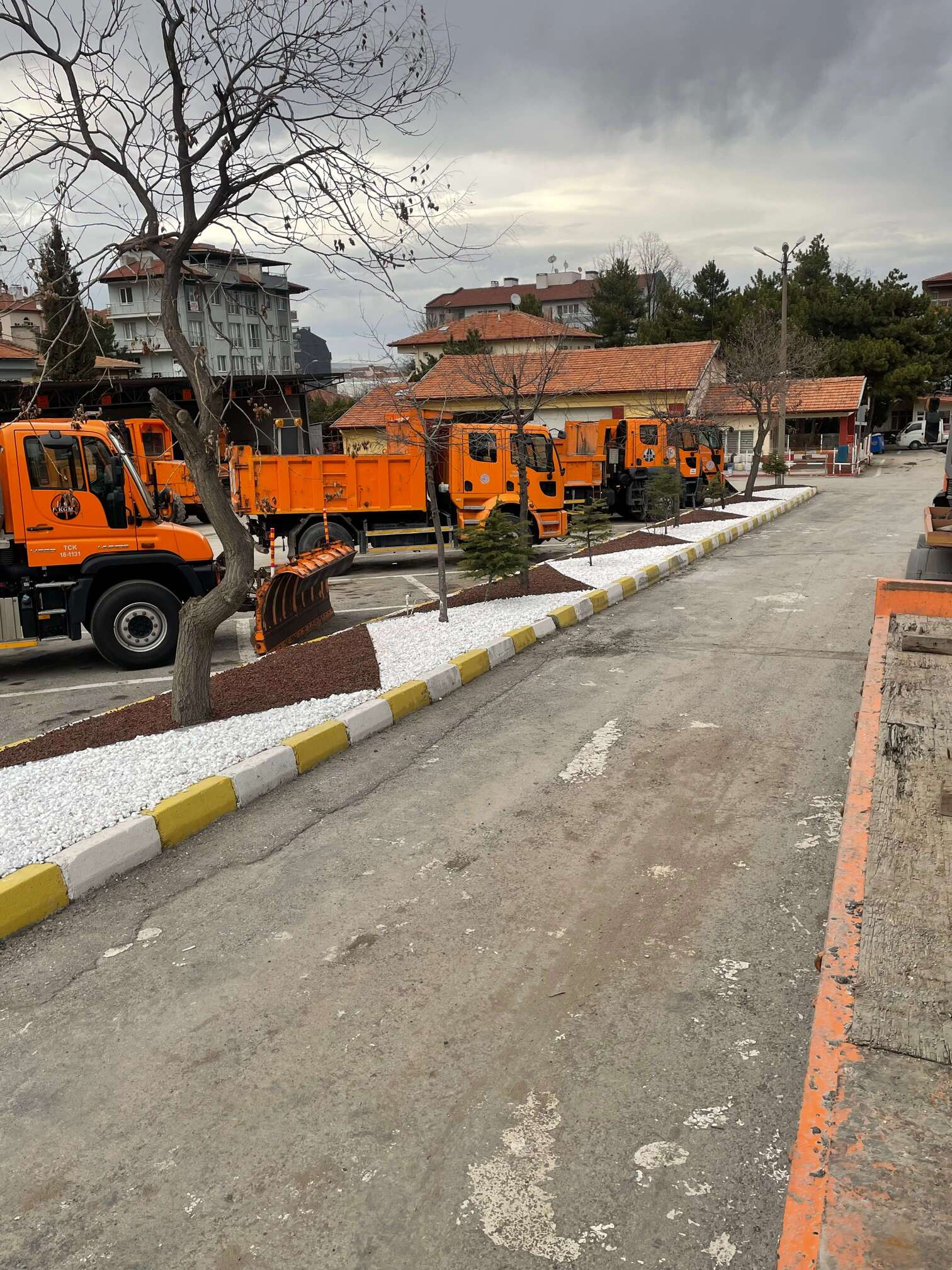 Karayolları 145 Sube Şefliği Yönetim Binası Kuru Peyzaj Ve Çim Uygulaması